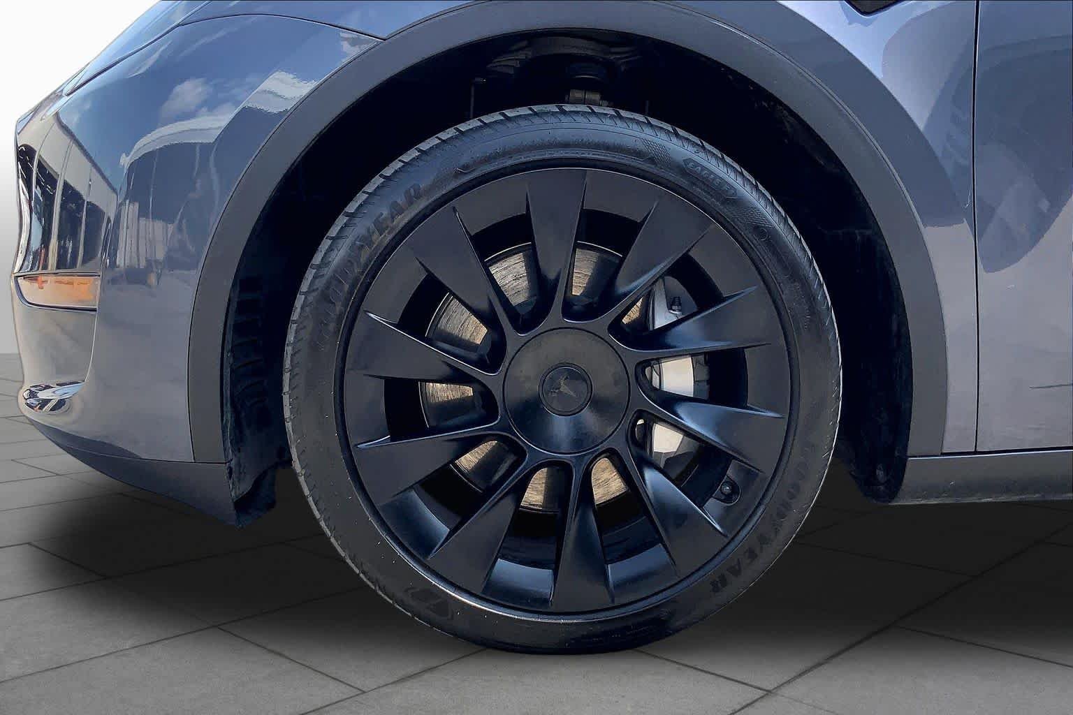 Used 2023 Deep Blue Metallic Tesla  image 9