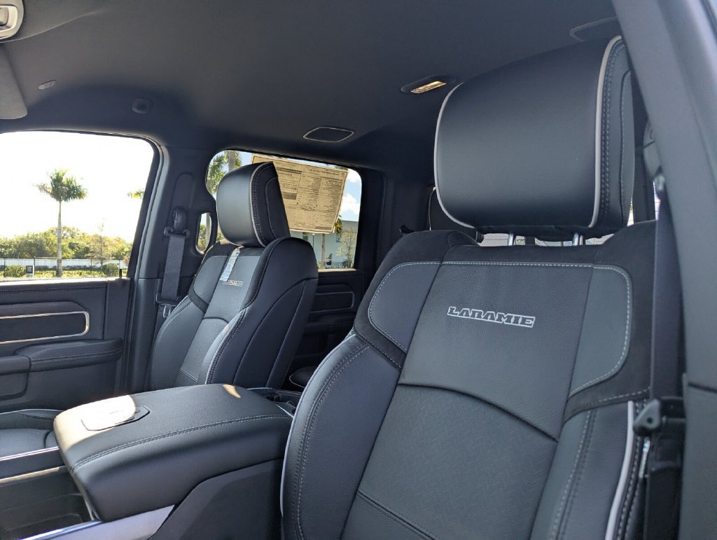 New 2026 Diamond Black Crystal Pearl-Coat Exterior Paint RAM Laramie image 12