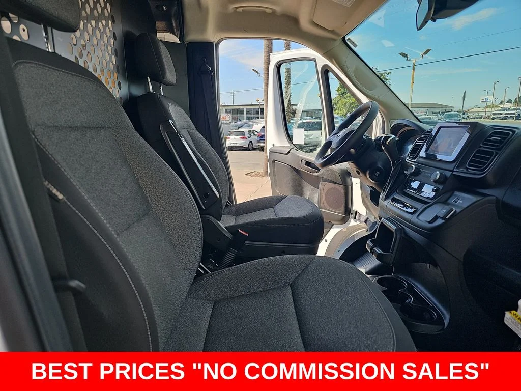 Used 2025 White Ram Base image 10