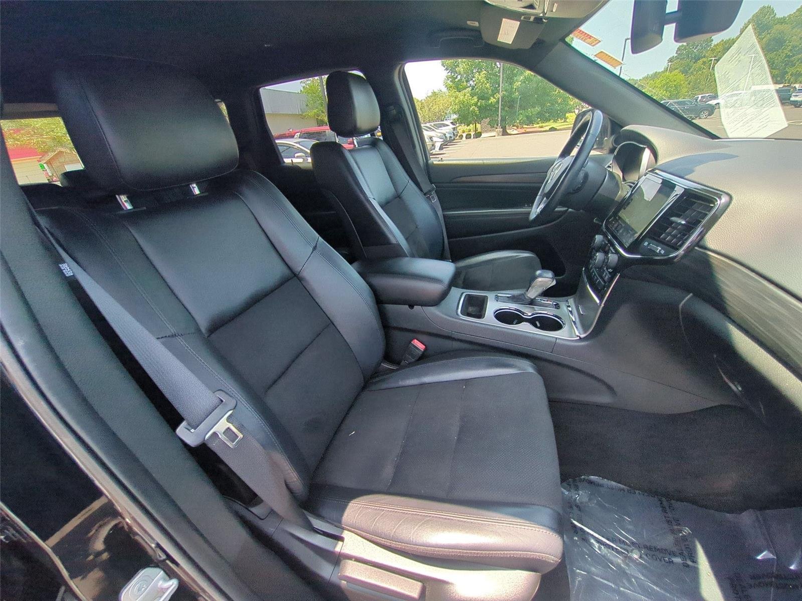 Used 2022 Diamond Black Crystal Pearlcoat Jeep Laredo X image 38