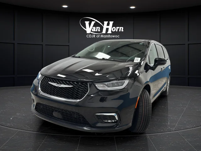 Used 2023 Brilliant Black Crystal Pearlcoat Chrysler Touring L image 3
