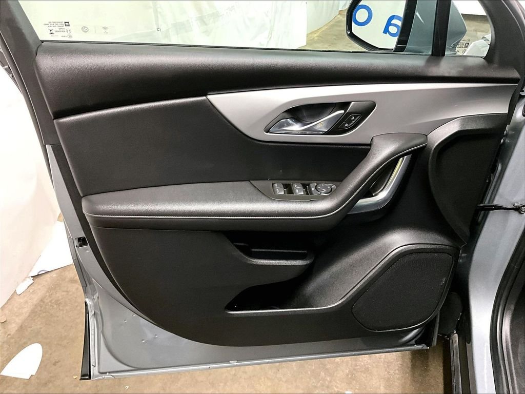 Used 2025 Gray Chevrolet LT image 9