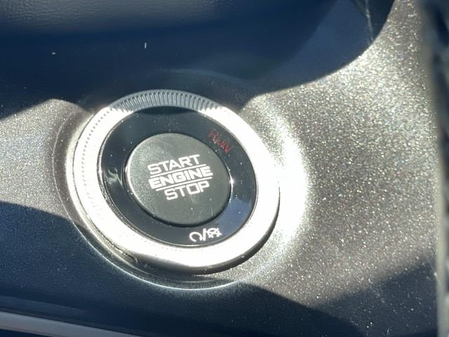 Used 2022 Silver Jeep Altitude image 26