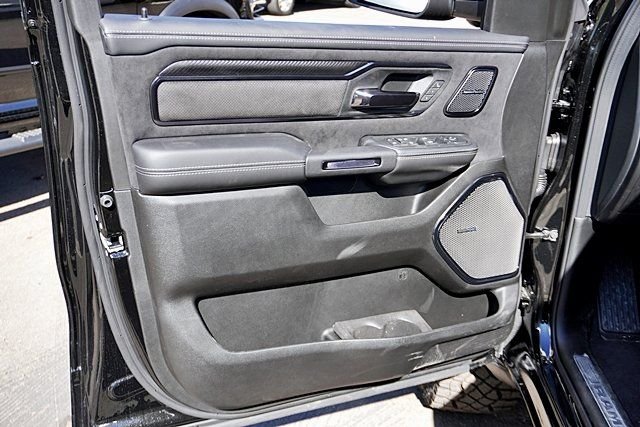 New 2026 Diamond Black Crystal Pearl-Coat Exterior Paint RAM RHO image 32