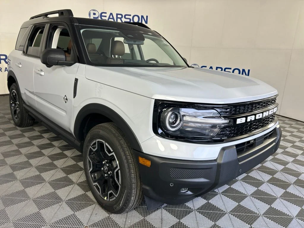New 2026 White Ford Outer Banks image 3