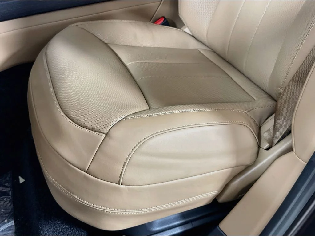 New 2026 Tourmaline Brown in Satin finish Land Rover SE image 22