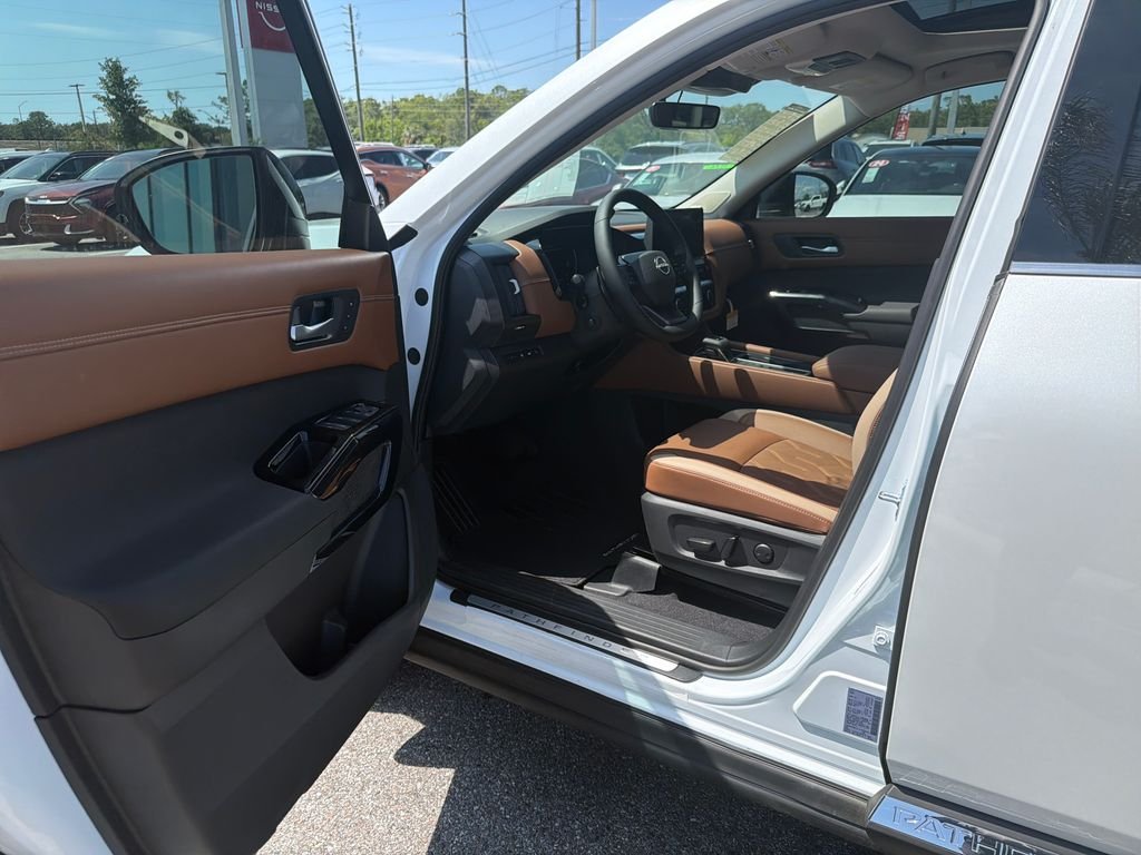 New 2026 Nissan Pathfinder Platinum 4D Sport Utility