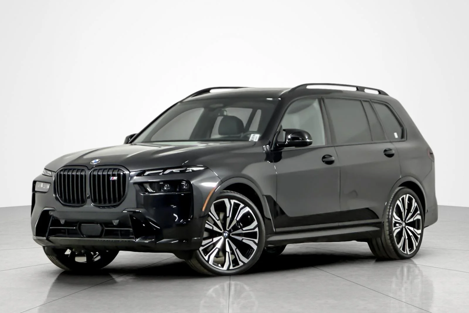 2025 BMW X7 M60i's photo