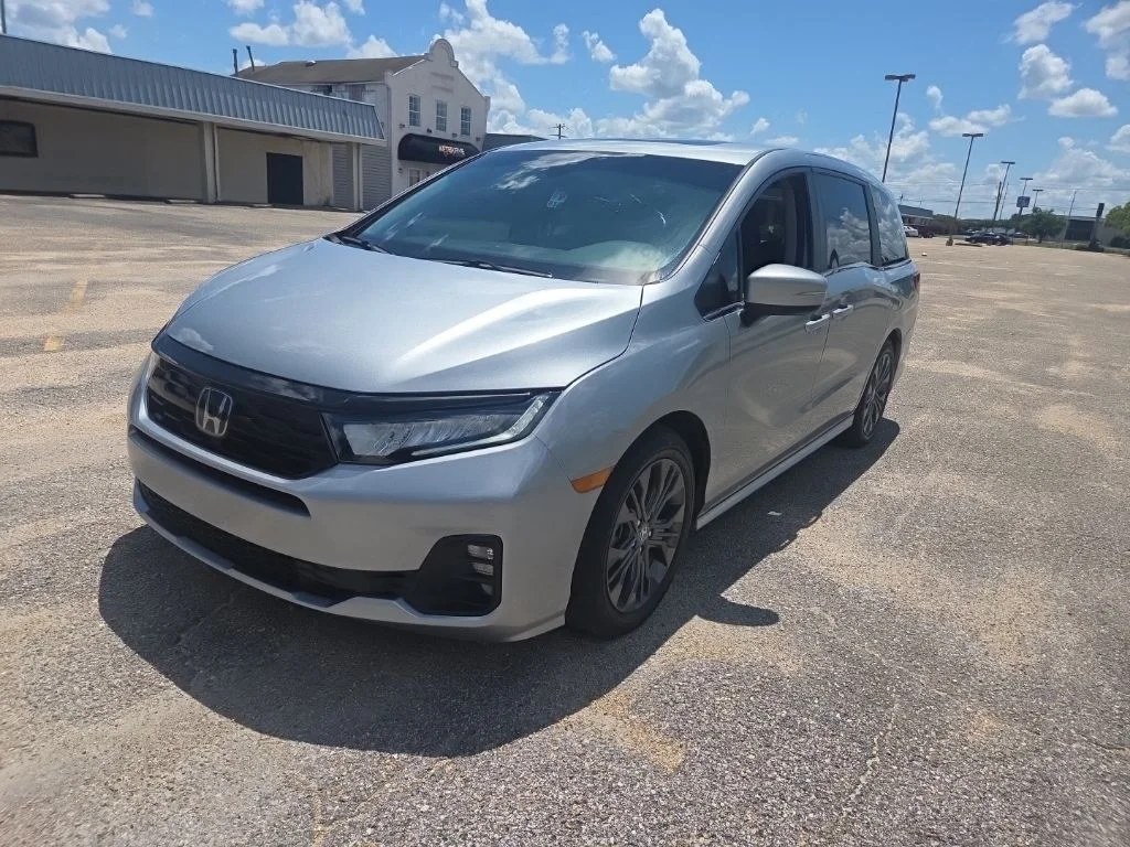 Certified Used 2025 Silver Honda Touring image 3