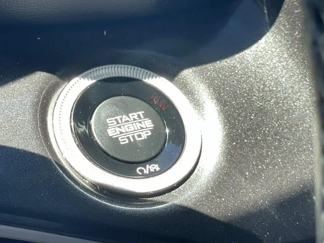Used 2022 Silver Jeep Altitude image 26