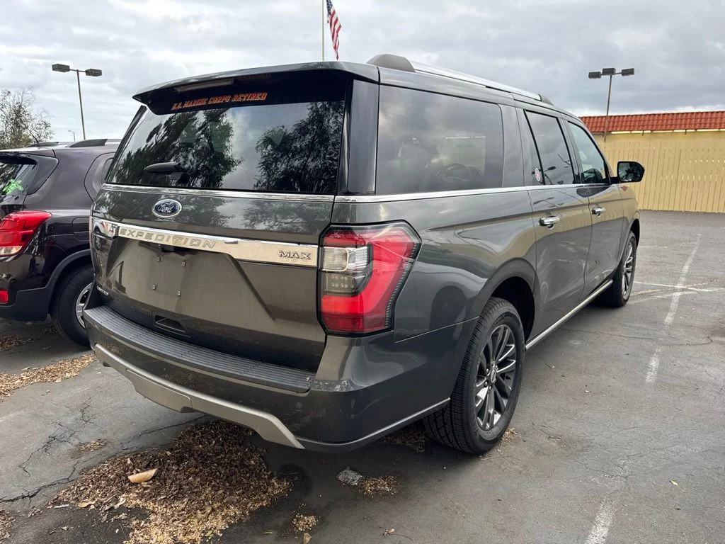 Used 2020  Ford Limited image 3