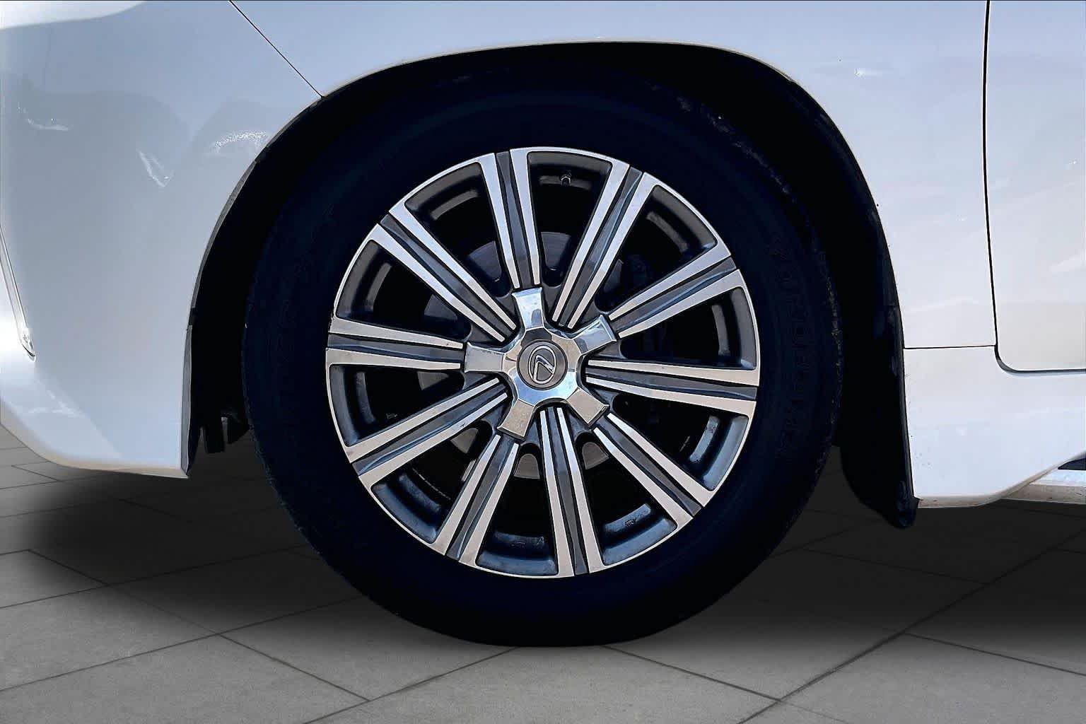 Used 2017 Starfire Pearl Lexus  image 10