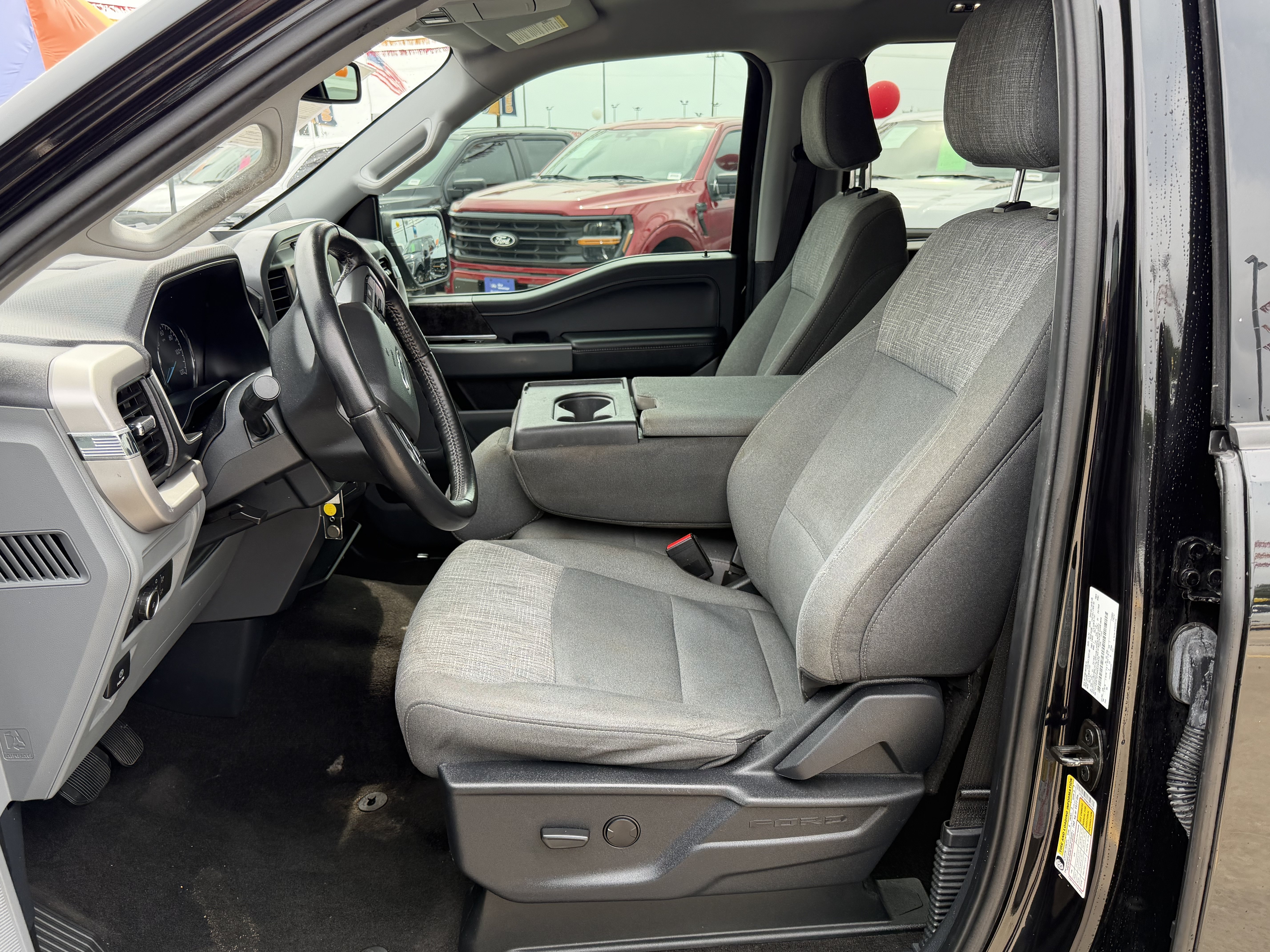 Used 2022 Agate Black Metallic Ford XLT image 18