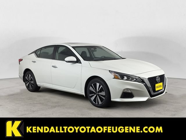 Used 2022 White Nissan 2.5 SV image 3