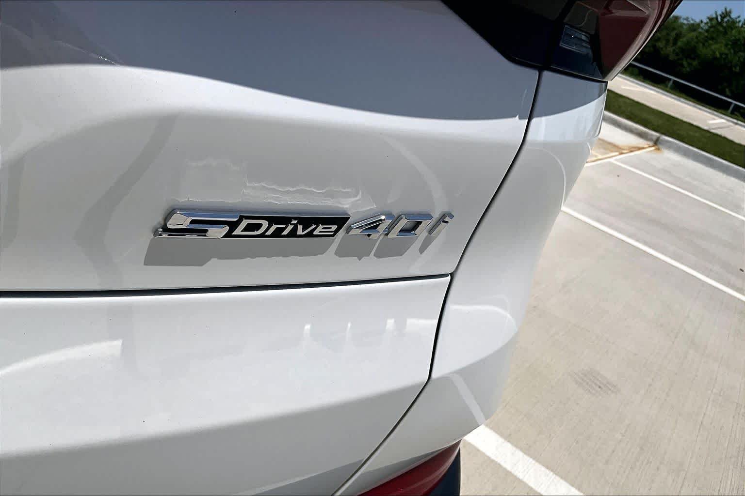 Used 2024 Mineral White Metallic BMW sDrive40i image 9