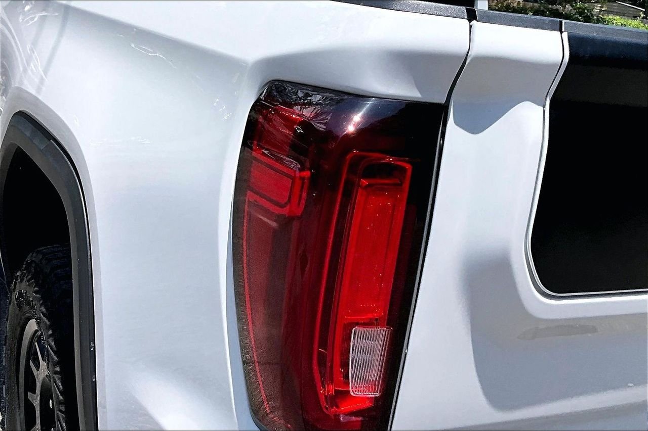Used 2024 White GMC AT4X image 20