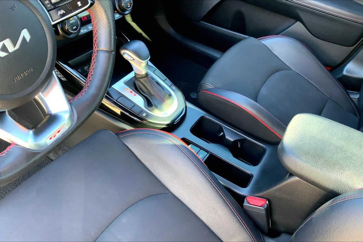 Used 2022 Snow White Pearl Kia GT image 15