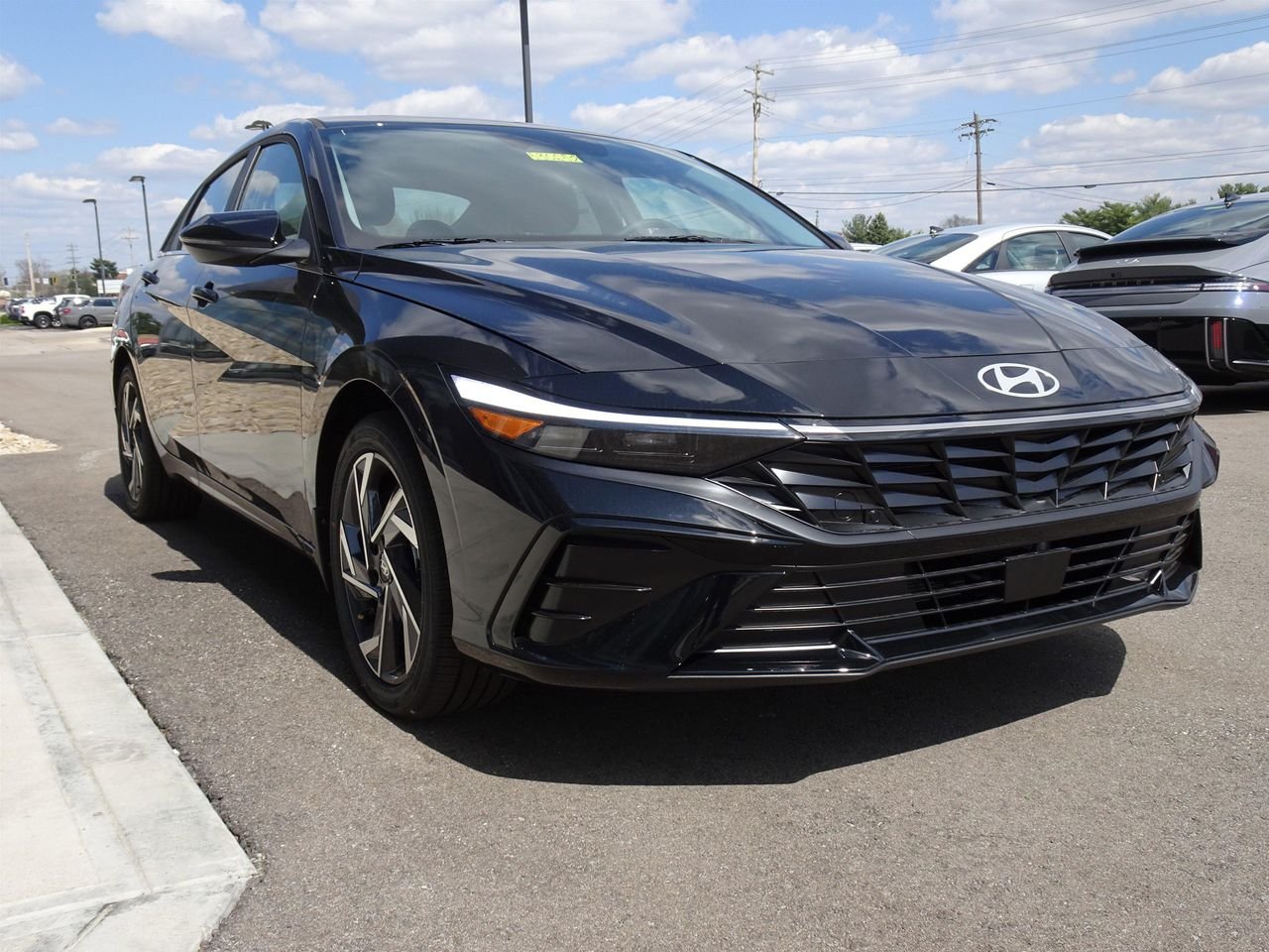 2025 Hyundai Elantra Limited - Photo 7