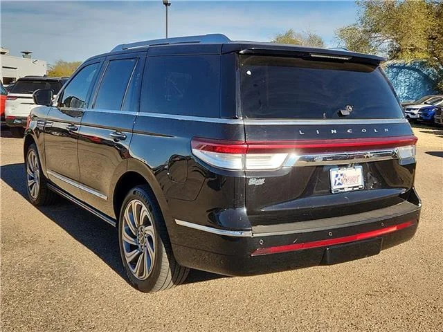 Used 2024 Infinite Black Metallic Clearcoat Lincoln Reserve 4x4 image 3