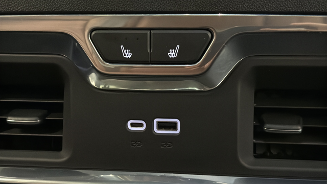 Used 2023 Onyx Black GMC Denali Ultimate image 38