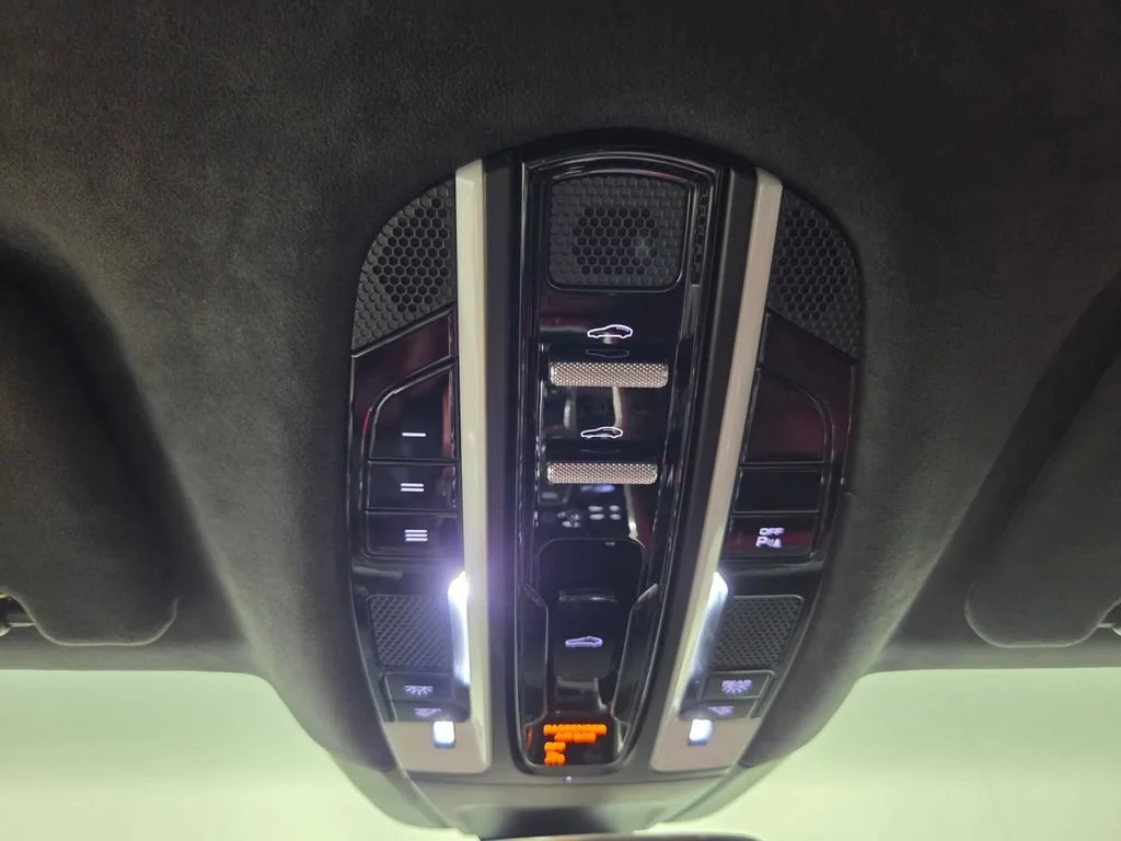 Used 2020 Chalk Porsche Turbo image 14