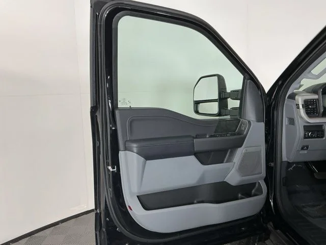 New 2026 Agate Black Ford XLT image 16