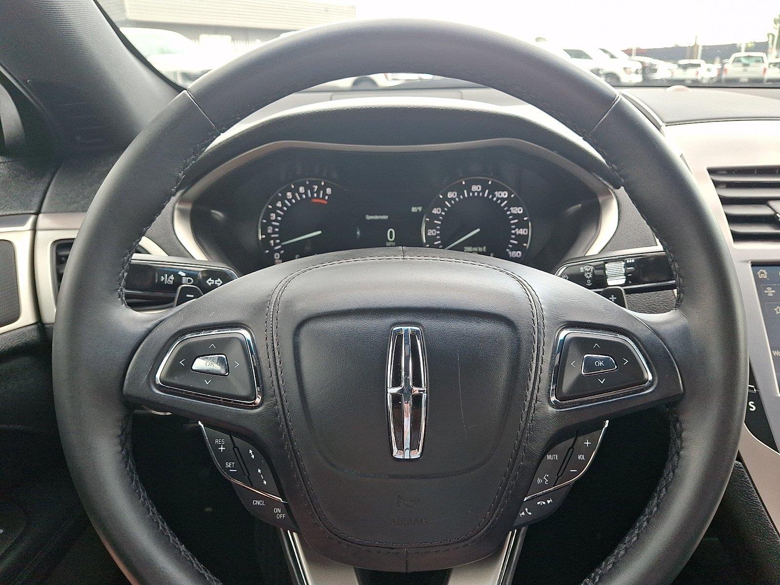 Used 2020 Infinite Black Metallic Lincoln Standard image 18
