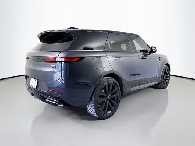Used 2023 Gray Land Rover SE Dynamic image 5