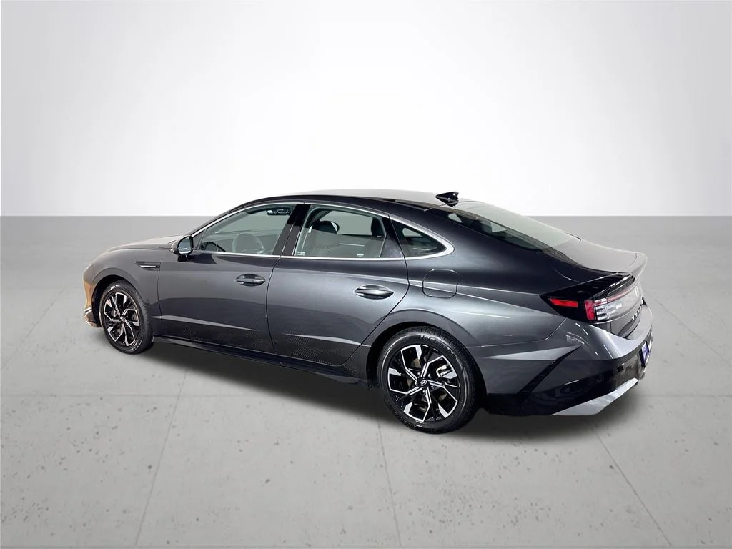 Used 2024 Gray Hyundai SEL image 8