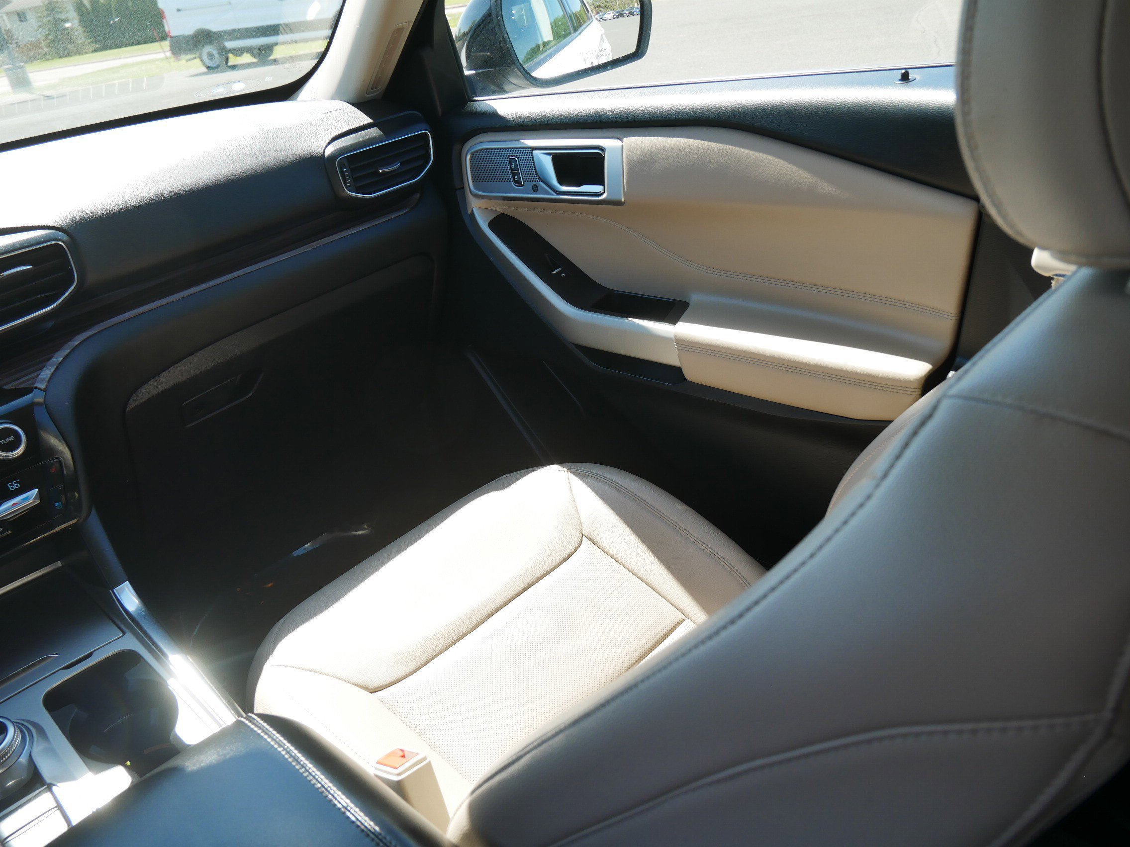 Used 2021 White Ford Limited image 17