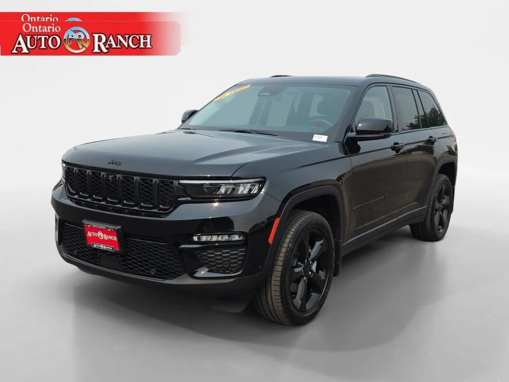 Certified Used 2023 Diamond Black Crystal Pearlcoat Jeep Limited image 7