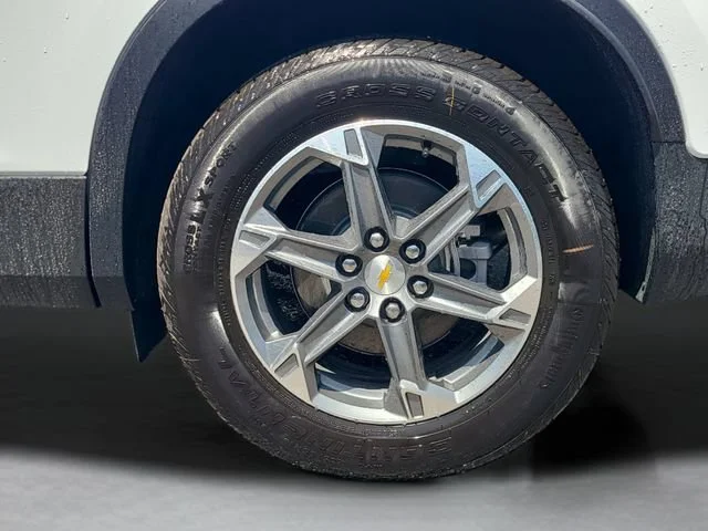 New 2026 Summit White Chevrolet 2LT image 33