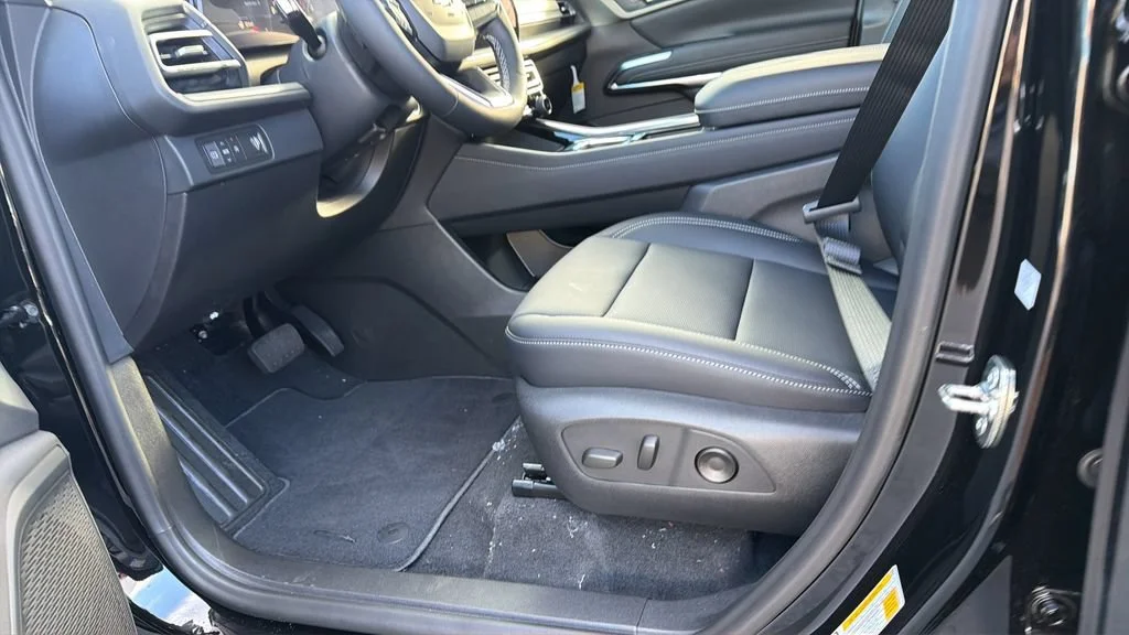 New 2027 Mosaic Black Metallic Chevrolet LT image 18