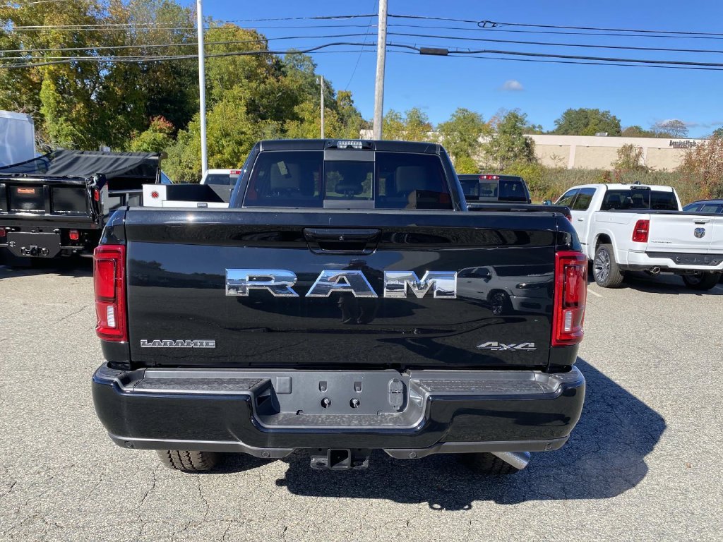 New 2026 Diamond Black Crystal Pearl-Coat Exterior Paint RAM Laramie image 4