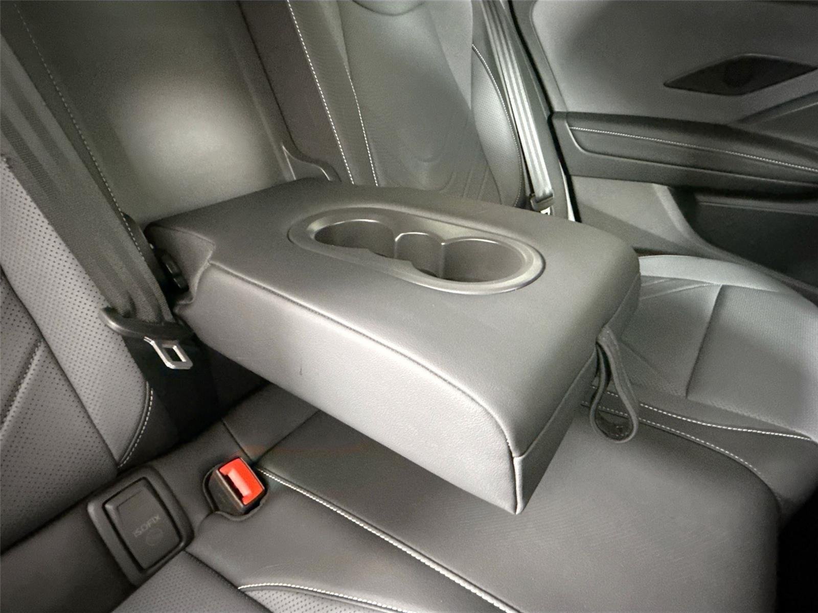 Used 2025 Platinum Gray Metallic Volkswagen SE image 38
