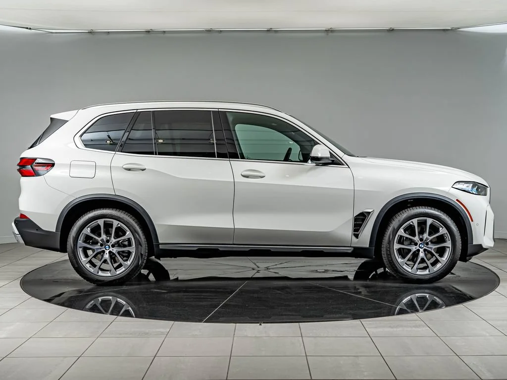 New 2026 Alpine White BMW xDrive40i image 4