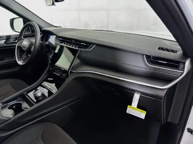 New 2027 White/off-white Jeep Laredo X image 29