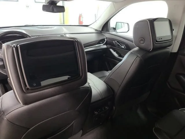 Used 2020 Iridescent Pearl Tricoat Chevrolet High Country image 18