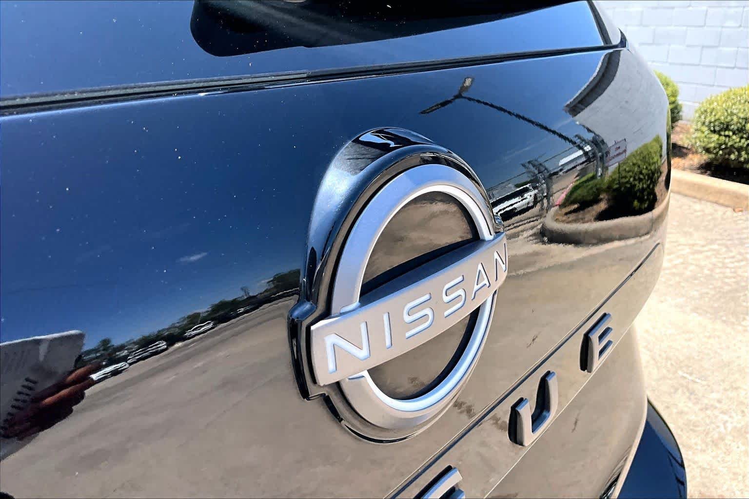 Used 2026 Super Black Nissan SV image 10