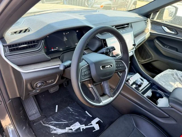New 2026 Baltic Gray Metallic Clear-Coat Exterior Paint Jeep Altitude image 11