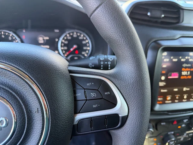 Used 2023 Black Jeep Latitude image 17