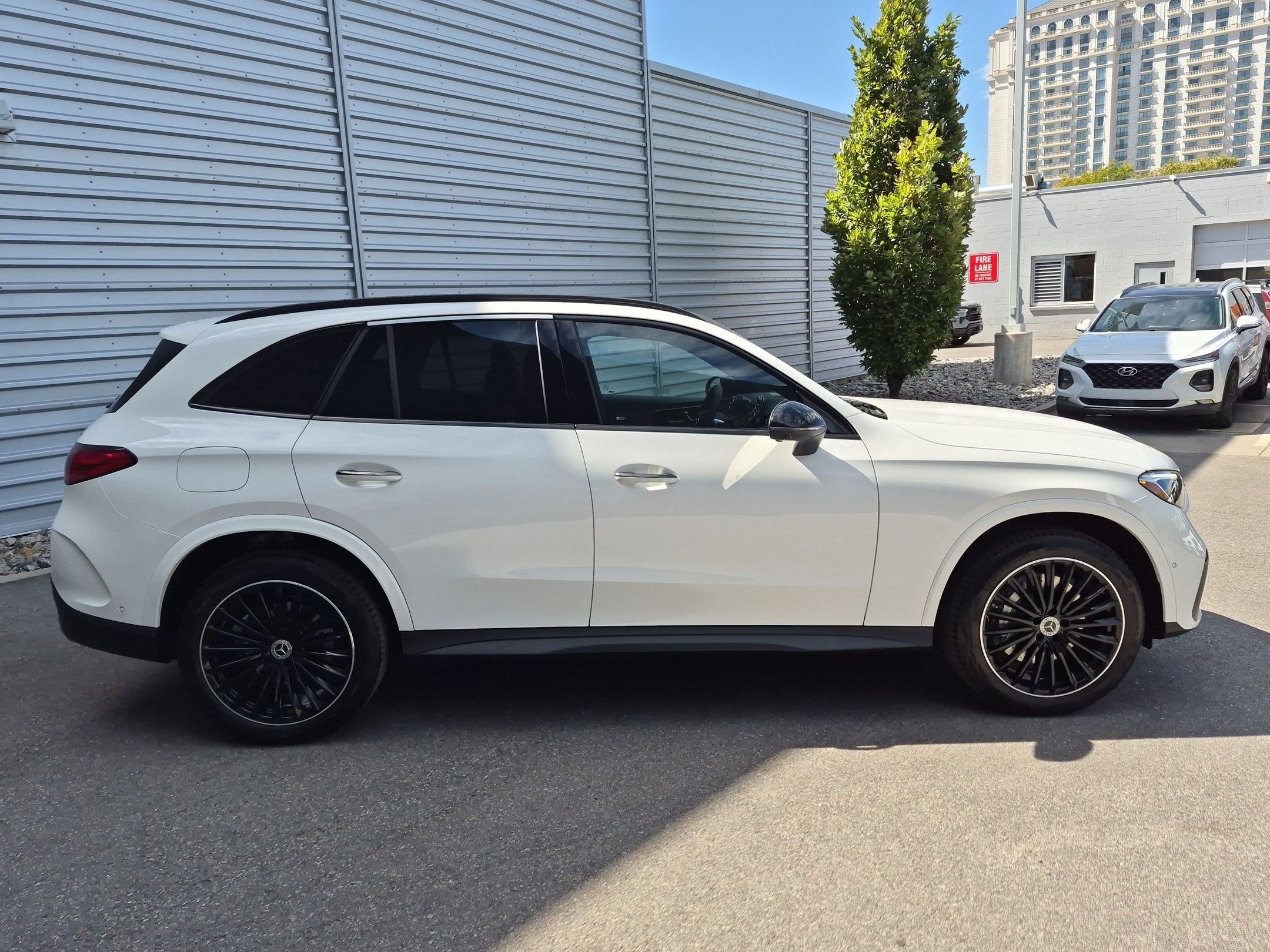 New 2027 Polar White Mercedes-Benz GLC 300 image 2
