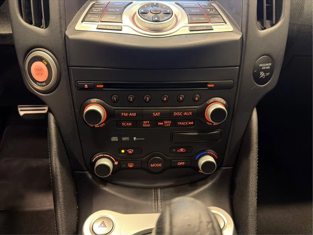 Used 2009 Gray Nissan Touring image 32