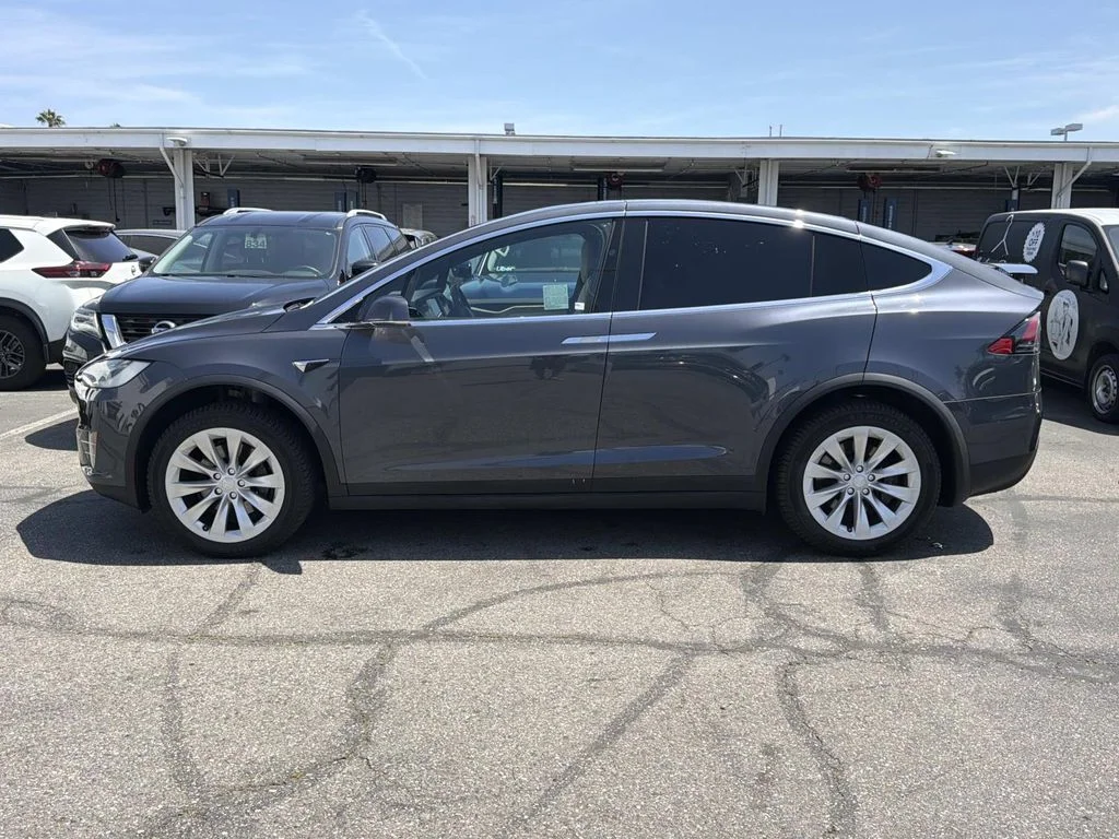 Used 2019  Tesla 100D image 4