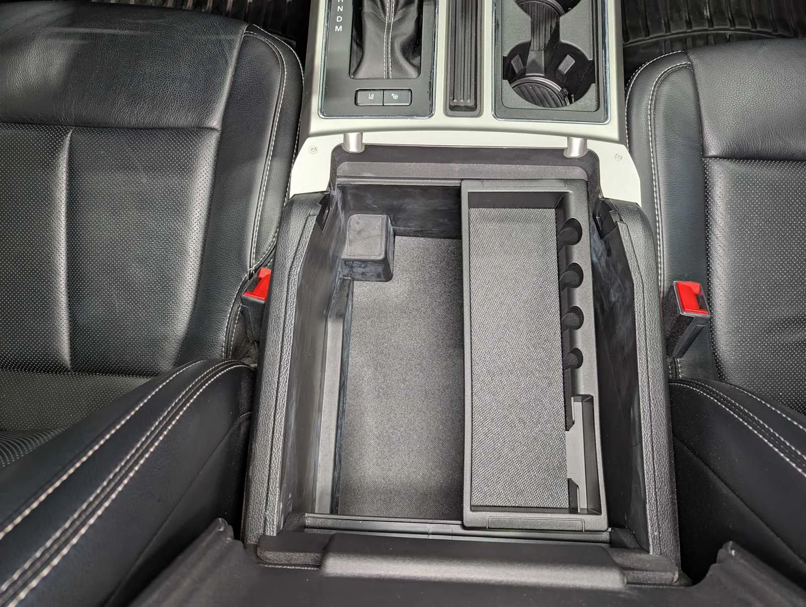 Used 2019 Magma Red Metallic Ford LARIAT image 22