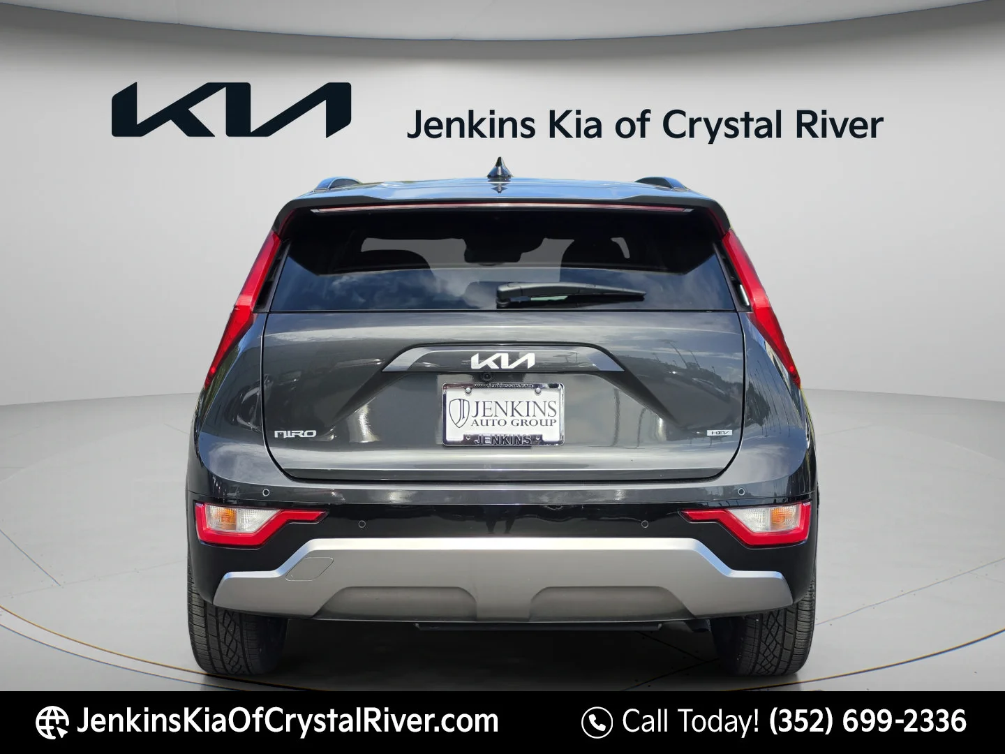 Used 2023 Graphite Gray Kia EX Touring image 6