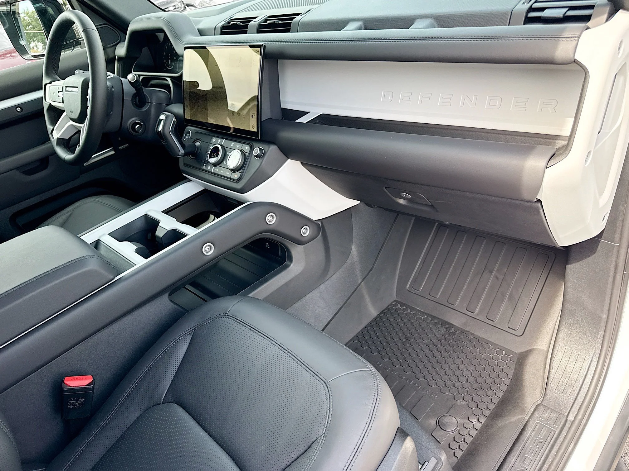 New 2026 Fuji White Land Rover X-Dynamic SE image 14
