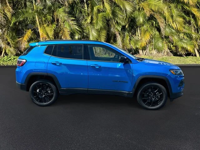 New 2026 Hydro Blue Pearl-Coat Exterior Paint Jeep Latitude image 3