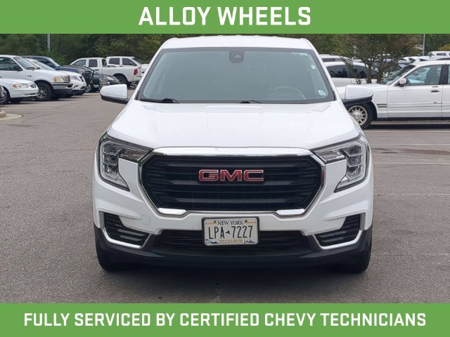 Used 2024 White GMC SLE image 12