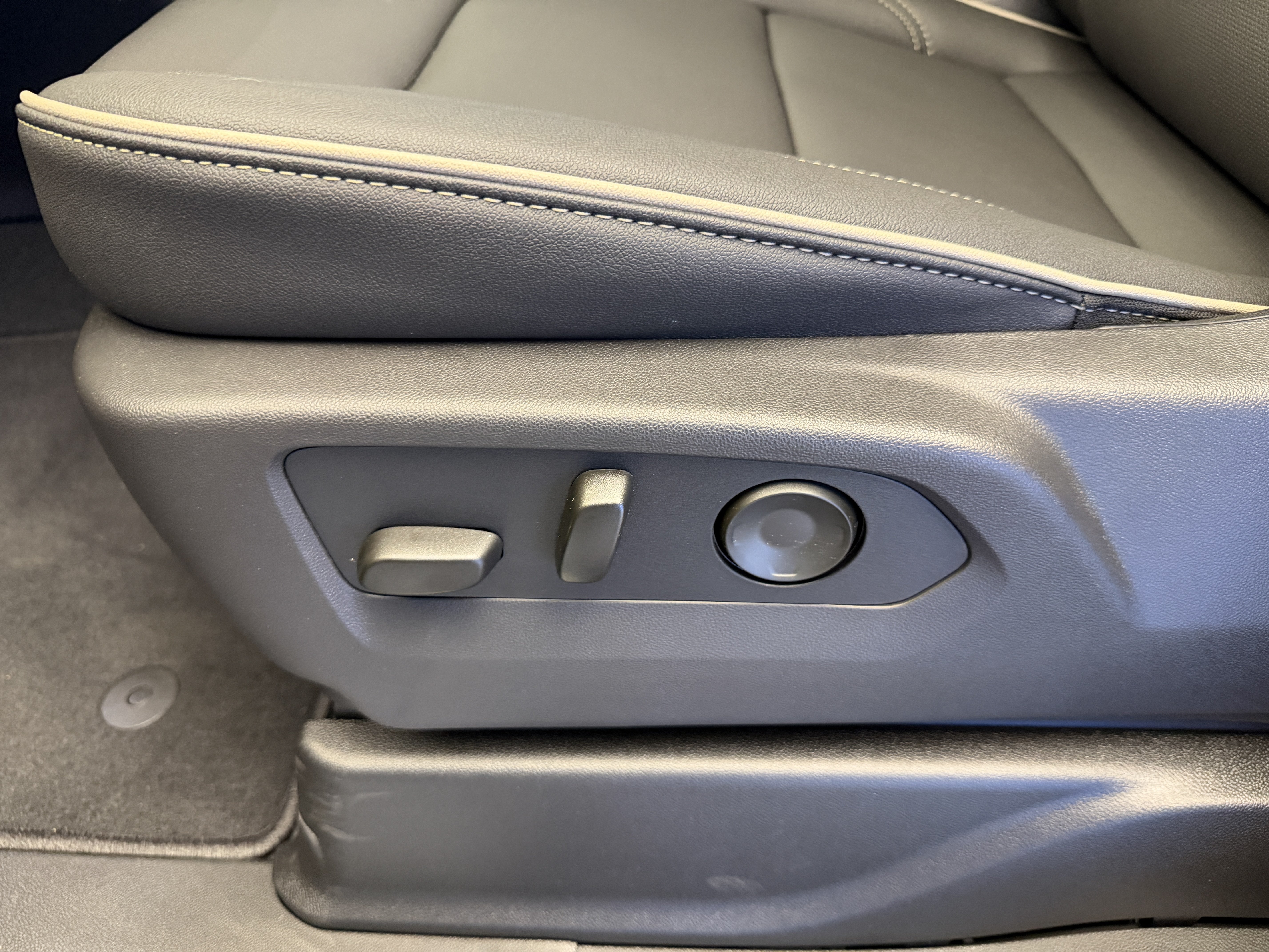2026 Chevrolet Tahoe Premier - Photo 15